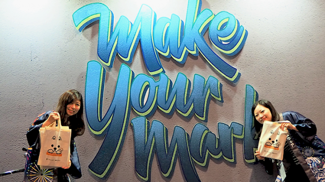 VMware社のテーマ「Make your mark」の前でパチリ
